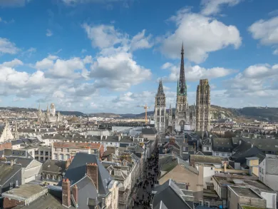 La cathédrale de Rouen et les toits du centre, vus depuis le Gros-Horloge